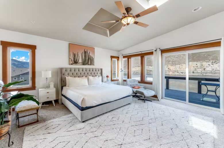 Primary suite, fireplace, walk-in closet, en-suite