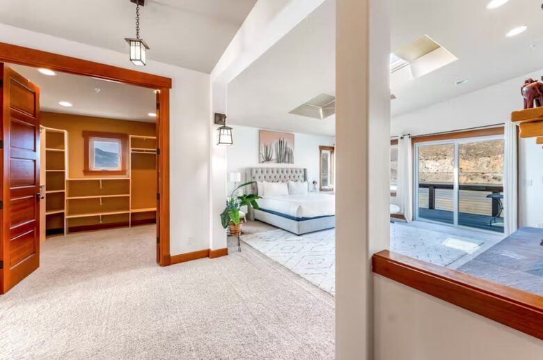 Primary suite, fireplace, walk-in closet, en-suite