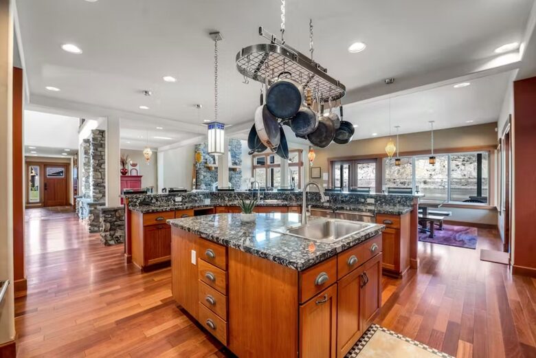 Chef's kitchen