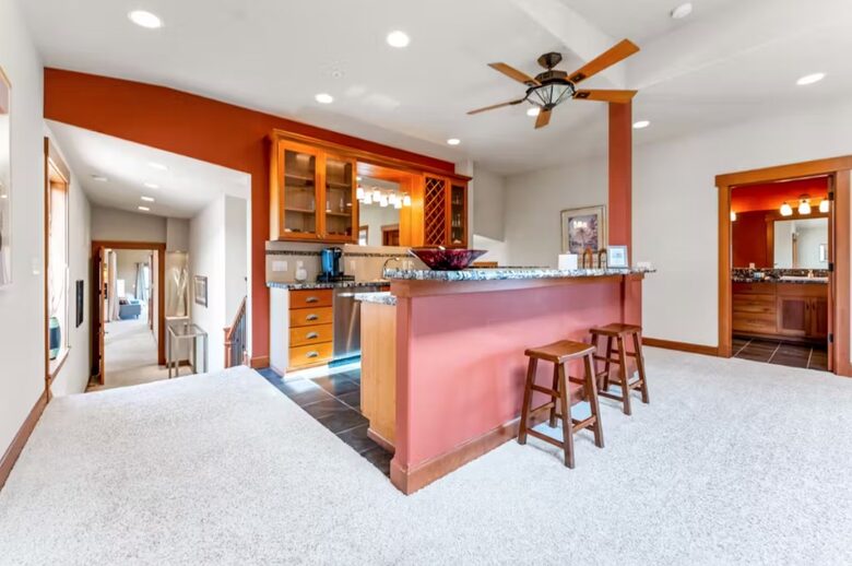 Bar in the bonus room