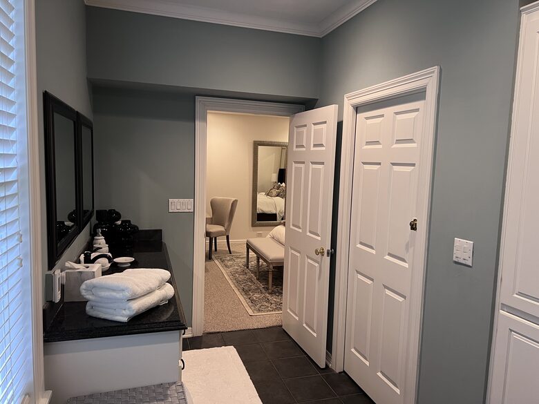 Downstairs Bedroom 1 Queen On Suite Bathroom