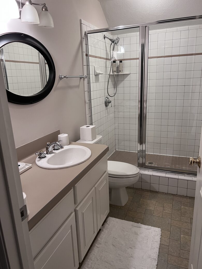 Upstairs Bungalow Bathroom