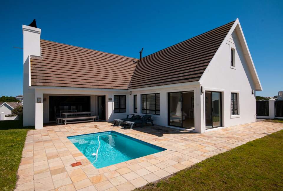 Garden with pool