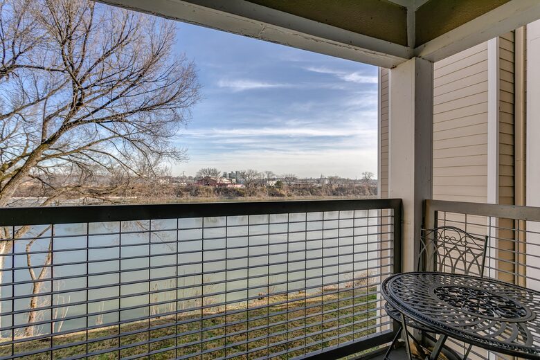 Riverfront Gold - Nashville, Tennessee