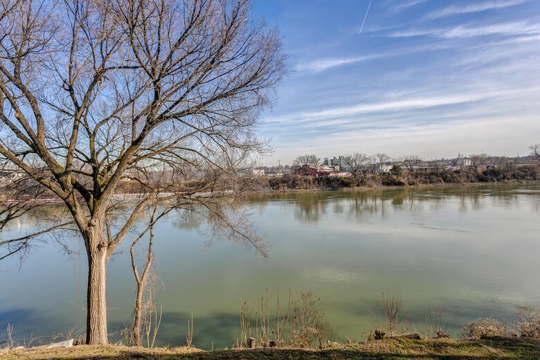 Riverfront Gold - Nashville, Tennessee