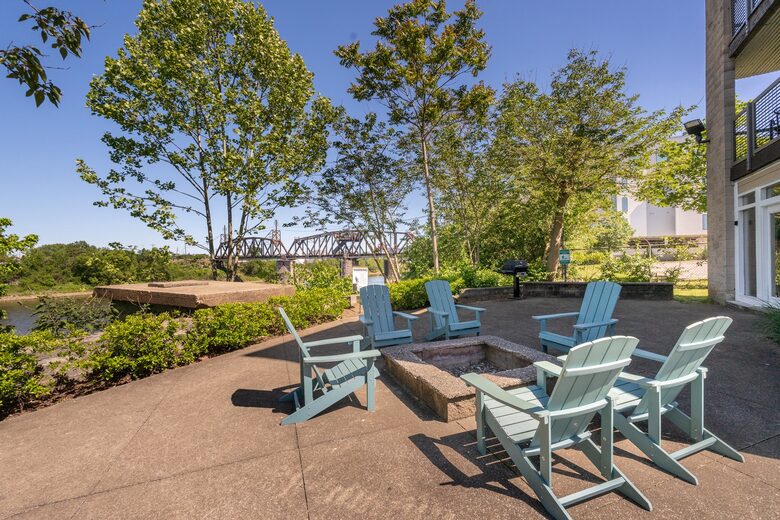Riverfront Gold - Nashville, Tennessee