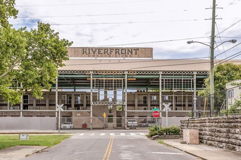 Riverfront Gold - Nashville, Tennessee