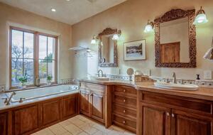 Santa Fe Mountain View Luxury - Santa Fe, New Mexico