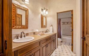 Santa Fe Mountain View Luxury - Santa Fe, New Mexico