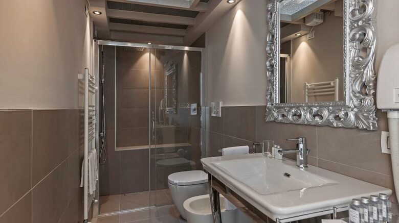A Deluxe Suite at Borgo Il Mezzanino - Salò, Italy