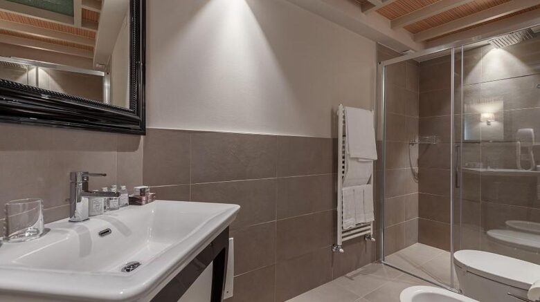 A Deluxe Suite at Borgo Il Mezzanino - Salò, Italy