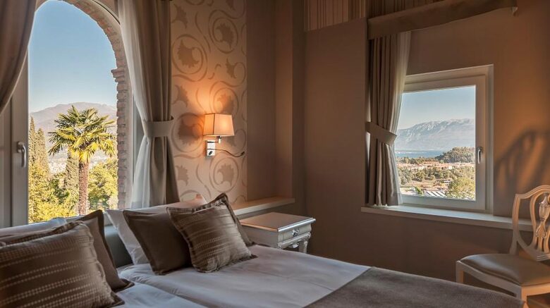 A Deluxe Suite at Borgo Il Mezzanino - Salò, Italy