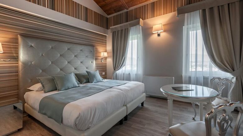 A Deluxe Suite at Borgo Il Mezzanino - Salò, Italy