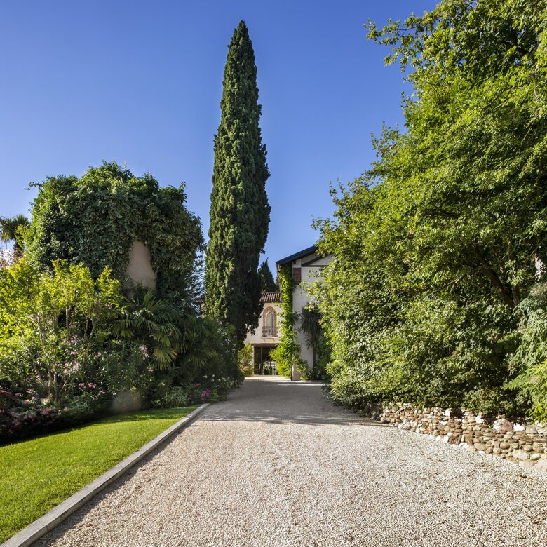 A Deluxe Suite at Borgo Il Mezzanino - Salò, Italy