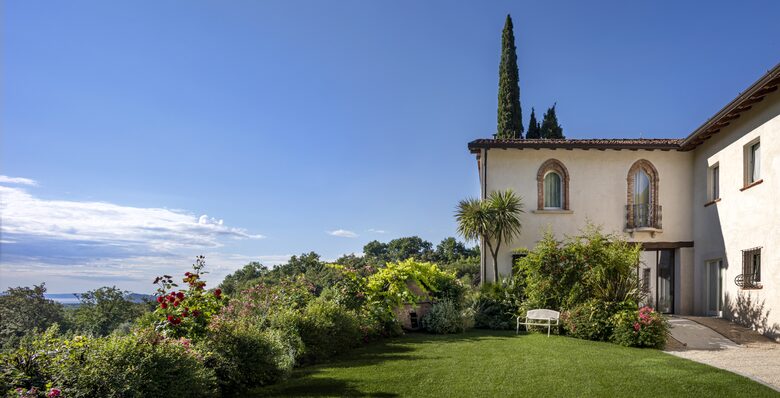A Deluxe Suite at Borgo Il Mezzanino - Salò, Italy