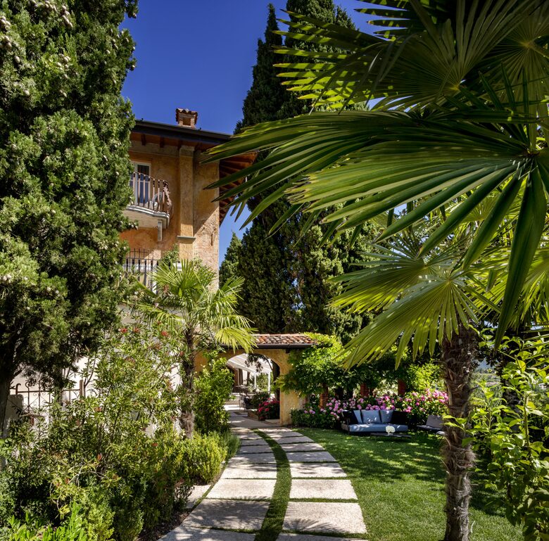 A Deluxe Suite at Borgo Il Mezzanino - Salò, Italy