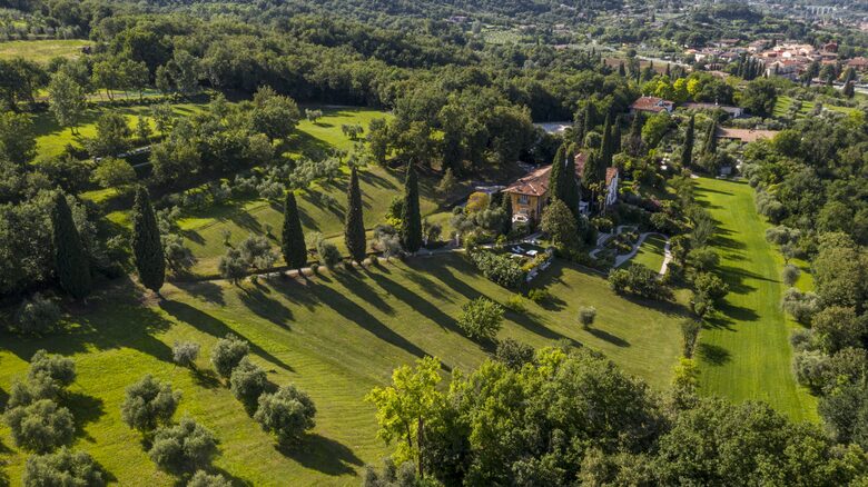 A Deluxe Suite at Borgo Il Mezzanino - Salò, Italy