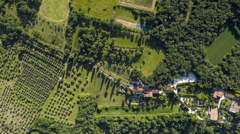 A Deluxe Suite at Borgo Il Mezzanino - Salò, Italy