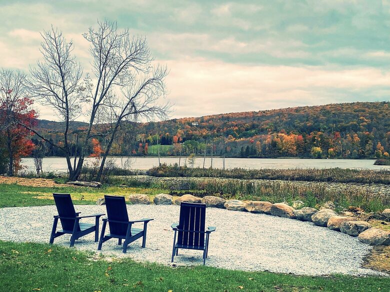 Stunning Lakeside Retreat in Green Mountains | With Hot Tub - Danby, Vermont