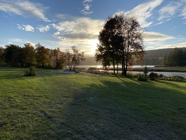 Stunning Lakeside Retreat in Green Mountains | With Hot Tub - Danby, Vermont