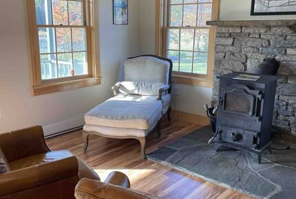 Stunning Lakeside Retreat in Green Mountains | With Hot Tub - Danby, Vermont
