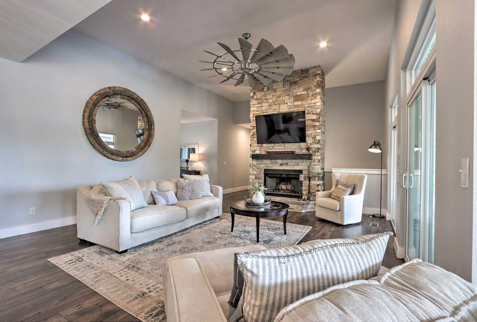 Luxe Osage Beach Lake House w/ Dock & Fire Pit - Osage Beach, Missouri