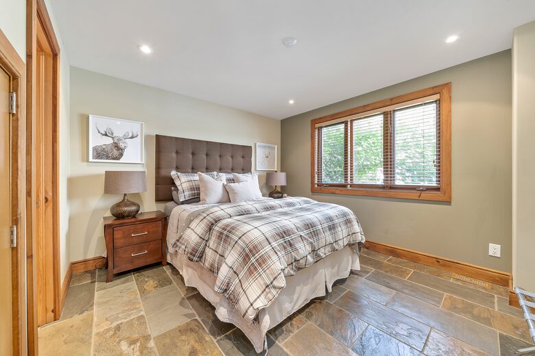 Kawartha Luxury Waterfront Home with Live-In Boathouse! - Fenelon Falls, Canada