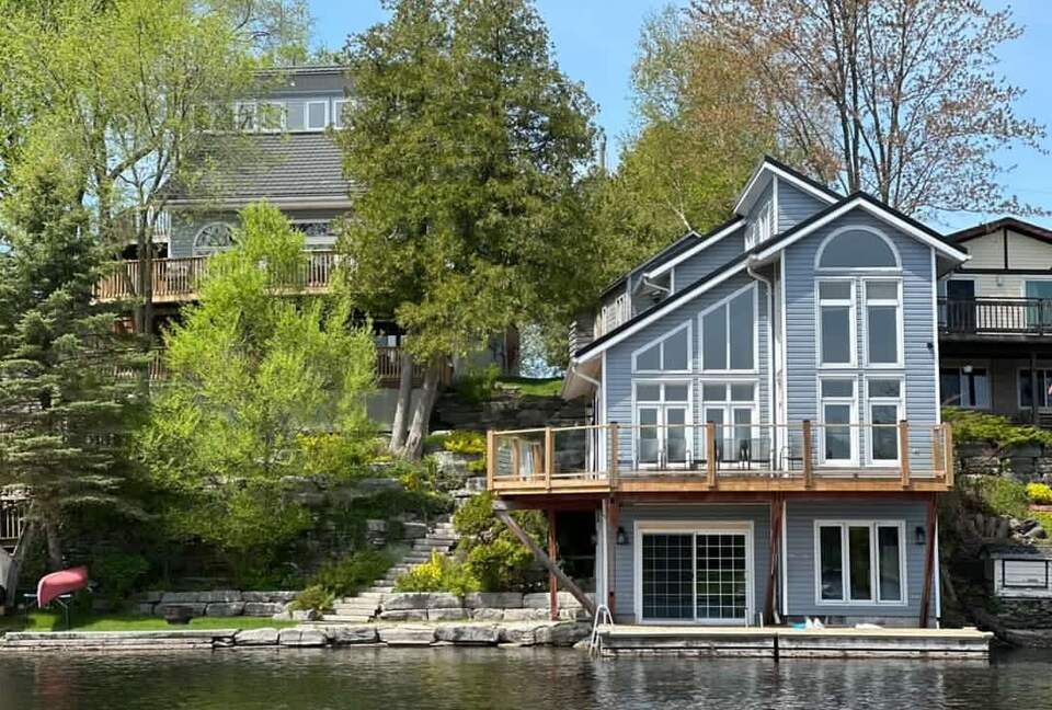 Kawartha Luxury Waterfront Home with Live-In Boathouse! - Fenelon Falls, Canada