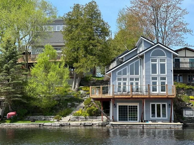 Kawartha Luxury Waterfront Home with Live-In Boathouse! - Fenelon Falls, Canada