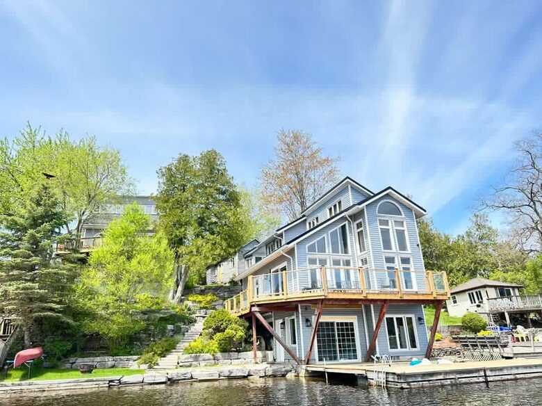 Kawartha Luxury Waterfront Home with Live-In Boathouse! - Fenelon Falls, Canada