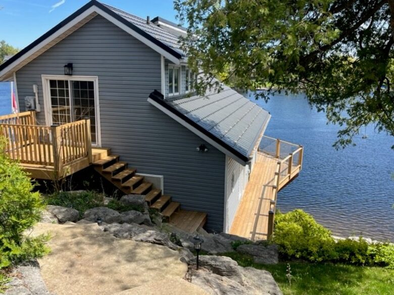 Kawartha Luxury Waterfront Home with Live-In Boathouse! - Fenelon Falls, Canada