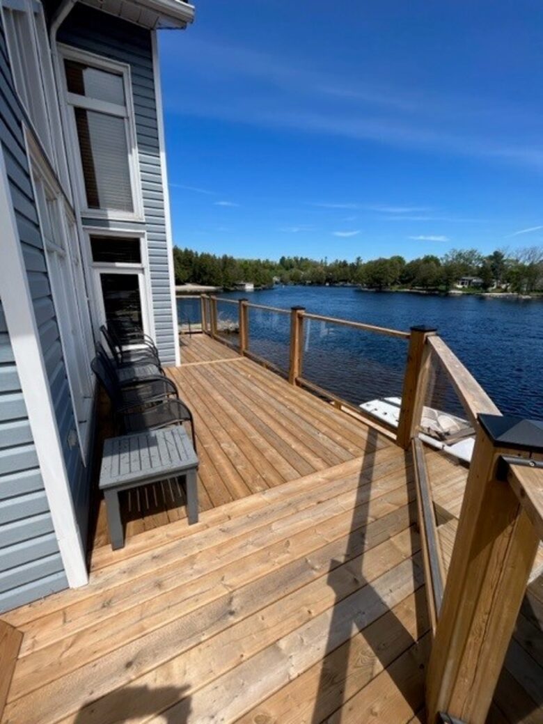 Kawartha Luxury Waterfront Home with Live-In Boathouse! - Fenelon Falls, Canada