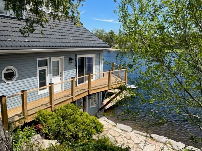 Kawartha Luxury Waterfront Home with Live-In Boathouse! - Fenelon Falls, Canada
