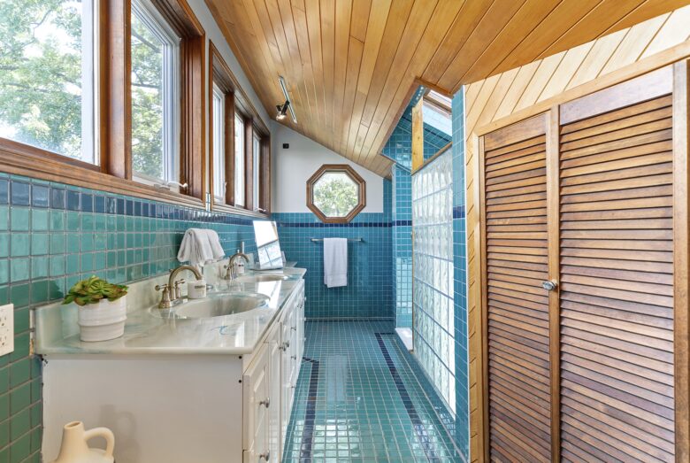 Kawartha Luxury Waterfront Home with Live-In Boathouse! - Fenelon Falls, Canada