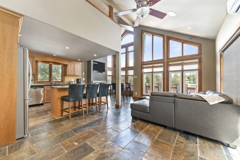 Kawartha Luxury Waterfront Home with Live-In Boathouse! - Fenelon Falls, Canada