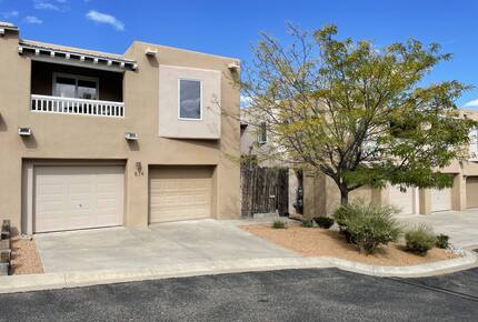 Completely Updated Villa | 1.2 miles from the Plaza! - Santa Fe, New Mexico
