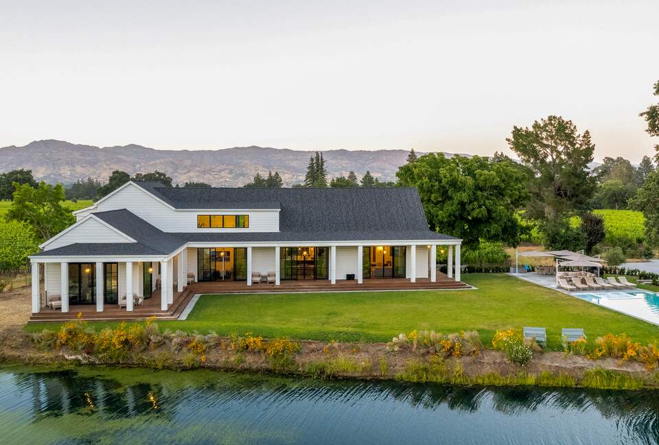 Luxury Napa Estate in the Heart of Wine Country - Napa, California