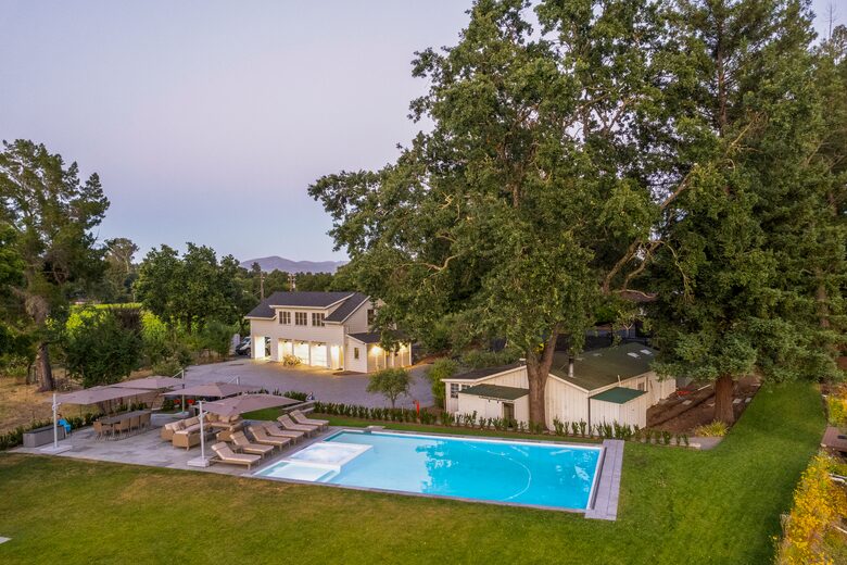 Luxury Napa Estate in the Heart of Wine Country - Napa, California