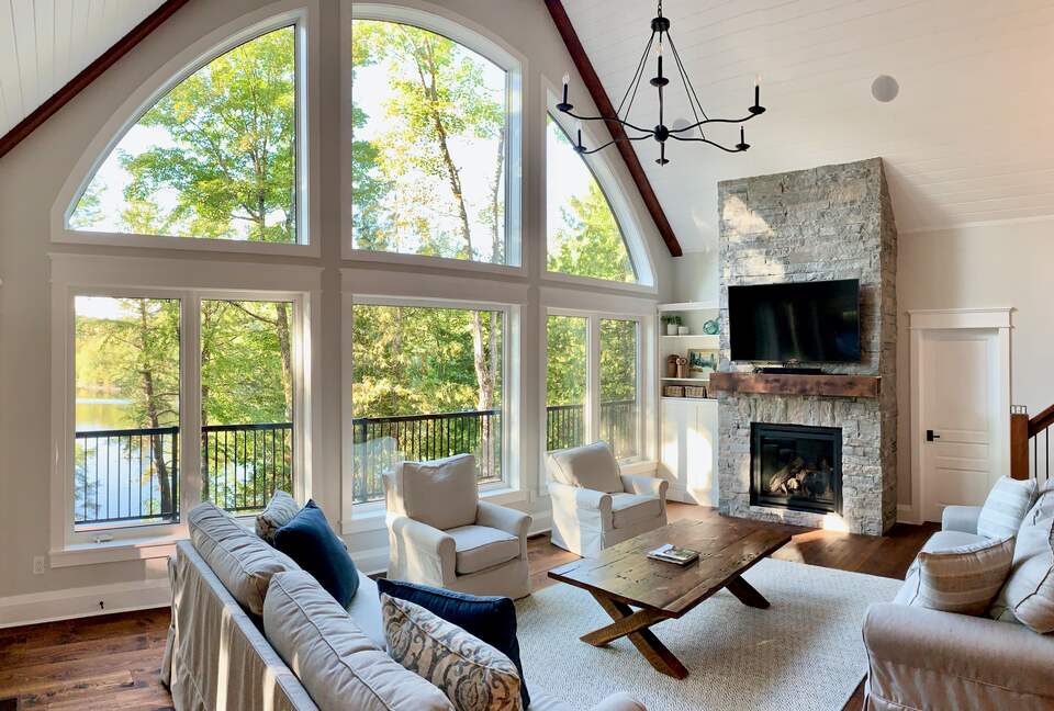 Luxury Drag Lake Cottage | With Hot Tub - Haliburton, Canada