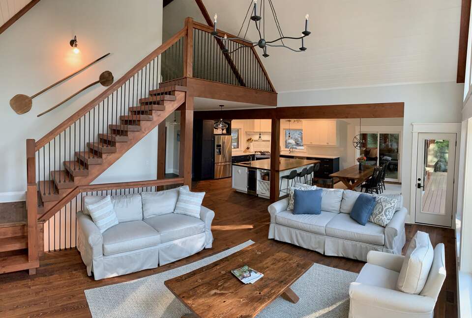 Luxury Drag Lake Cottage | With Hot Tub - Haliburton, Canada