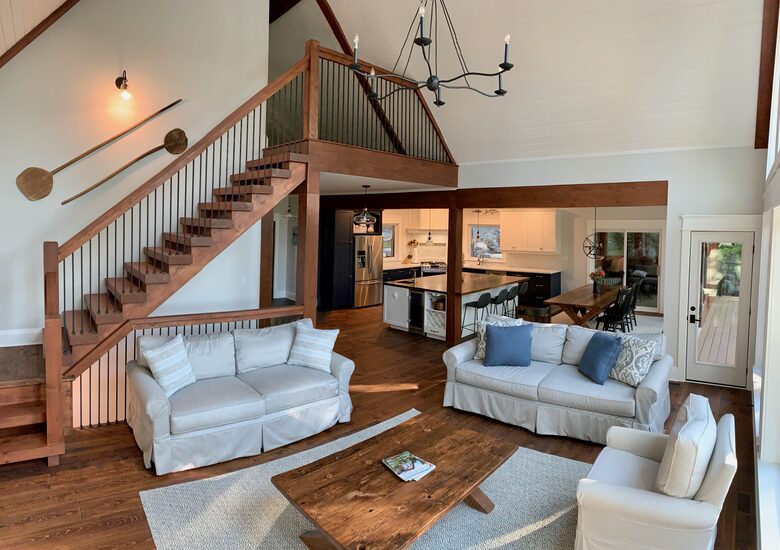 Luxury Drag Lake Cottage | With Hot Tub - Haliburton, Canada