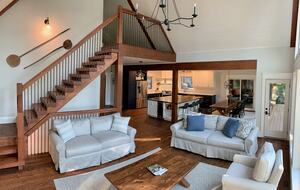 Luxury Drag Lake Cottage | With Hot Tub - Haliburton, Canada