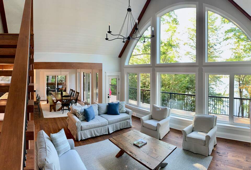 Luxury Drag Lake Cottage | With Hot Tub - Haliburton, Canada