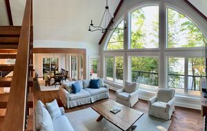 Luxury Drag Lake Cottage | With Hot Tub - Haliburton, Canada