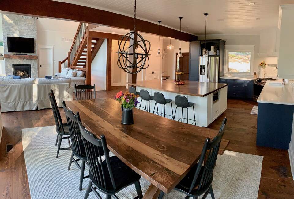 Luxury Drag Lake Cottage | With Hot Tub - Haliburton, Canada
