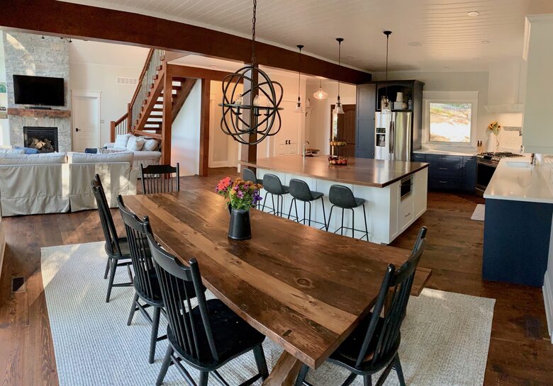 Luxury Drag Lake Cottage | With Hot Tub - Haliburton, Canada