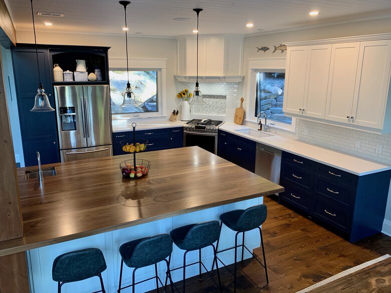 Luxury Drag Lake Cottage | With Hot Tub - Haliburton, Canada