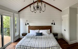 Luxury Drag Lake Cottage | With Hot Tub - Haliburton, Canada