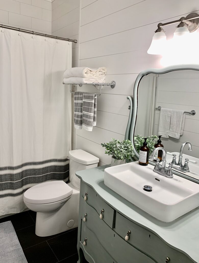 Luxury Drag Lake Cottage | With Hot Tub - Haliburton, Canada