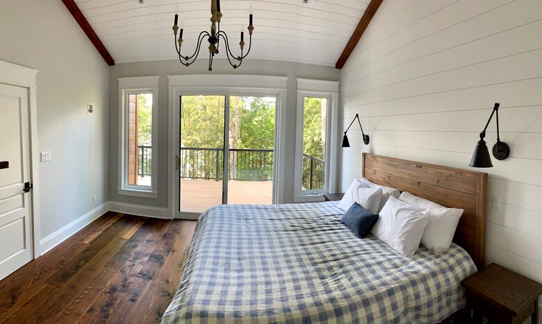 Luxury Drag Lake Cottage | With Hot Tub - Haliburton, Canada